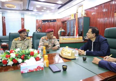 ياسر وبارجاش يبحثان تطورات الأوضاع الأمنية والعسكرية في المهرة