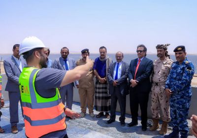 محطة طاقة شمسية بشبوة.. إغاثة إماراتية تخفف الأعباء وتؤسس لحلول مستدامة