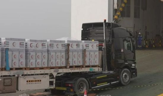 الإمارات: بدء تحميل سفينة خليفة الإنسانية لدعم غزة