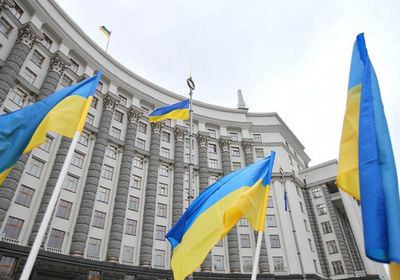 بالأغلبية.. البرلمان الأوكراني يوافق على استقالة الحكومة ورئيسها