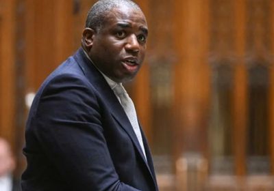 بريطانيا تدرس معاقبة كاتس بسبب خطته لترحيل سكان غزة