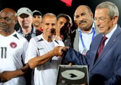 وفاة أسطورة الكرة المغربية أحمد فرس