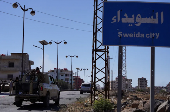 مسيرة إسرائيلية تستهدف سيارة للأمن العام بالسويداء