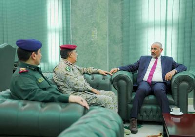 الرئيس الزُبيدي يكلف "الدفاع" و"الداخلية" بتعزيز التنسيق المشترك