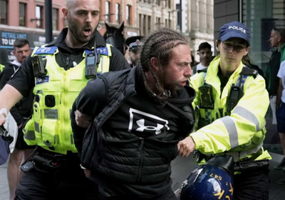 الشرطة البريطانية تلاحق ضالعين في أعمال عنف