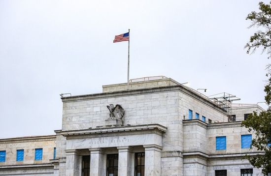 "كولينز" تدعو الفيدرالي إلى الصبر في خفض الفائدة