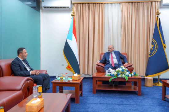 الرئيس الزُبيدي يناقش نشاط "انتقالي أبين" بالنصف الأول من العام