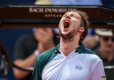 بوبليك يحرز لقبه الأول على الملاعب الرملية في سويسرا