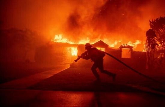 حريق ضخم يلتهم أكبر كنيسة خشبية في ألمانيا