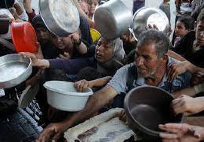 استشهاد 99 فلسطينيًا من منتظري المساعدات بغزة