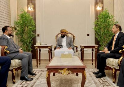 المحرّمي يتابع مشاريع تأهيل الطرق خلال استقباله وزير الأشغال