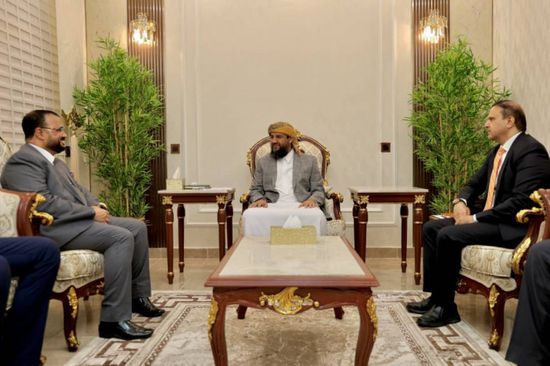 المحرّمي يتابع مشاريع تأهيل الطرق خلال استقباله وزير الأشغال