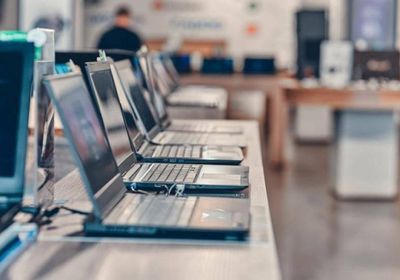 شحنات الحواسيب الشخصية العالمية ترتفع تحسبًا لرسوم ترامب الجمركية