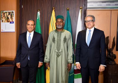 وزير الخارجية المصري يعقد جلسة مباحثات مع نظيره النيجيري في أبوجا