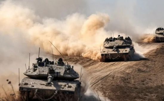 الدبابات الإسرائيلية تتوغل في دير البلح بقطاع غزة