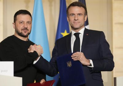 وزير الخارجية الفرنسي يبحث مع زيلينسكي التعاون العسكري