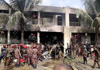 احتجاج بعد مقتل 31 جراء تحطم طائرة في بنجلادش