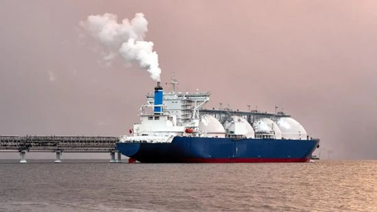 مُشغلو السفن اليونانية يواصلون نقل النفط الروسي