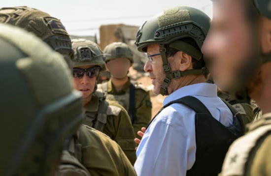 خلال زيارته لغزة.. الرئيس الإسرائيلي: نأمل سماع أخباراً سارة قريباً