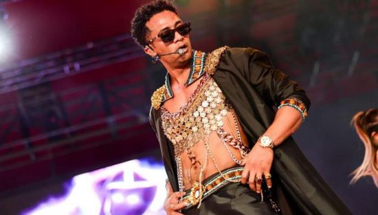 استدعاء محمد رمضان للتحقيق بعد بلاغ يتهمه بإهانة العملة المصرية في مهرجان أمريكي