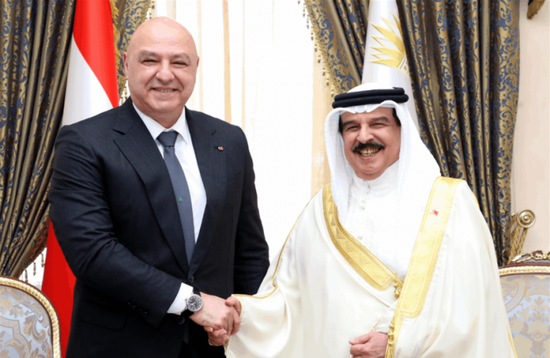 عاهل البحرين يعلن افتتاح بعثة دبلوماسية دائمة في بيروت