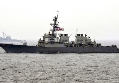    القوات الإيرانية تحذر مدمرة أمريكية بخليج عُمان