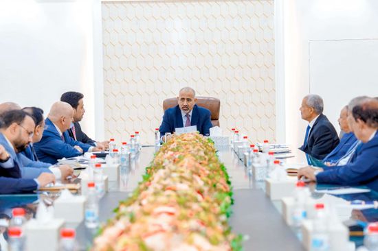 الرئيس الزُبيدي يكلف بتنظيم مؤتمر اقتصادي في العاصمة عدن