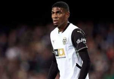 أرسنال يضم المدافع موسكيرا قادمًا من بلنسية