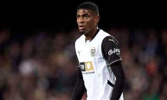 أرسنال يضم المدافع موسكيرا قادمًا من بلنسية