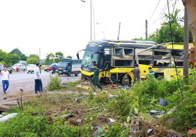 مصرع 10 أشخاص في حادث انقلاب حافلة مروع بوسط فيتنام