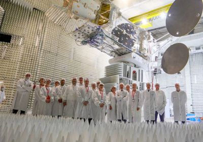 يوتلسات توقع اتفاقية مع الحكومة البريطانية لتقديم خدمات الاتصال