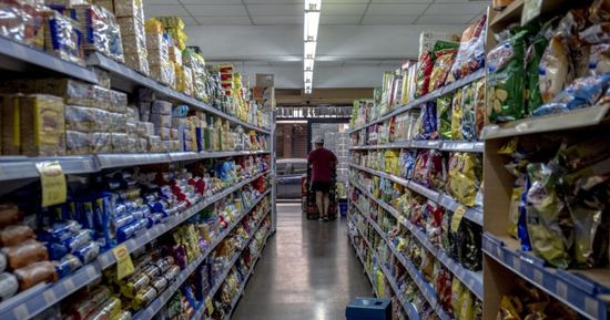 تراجع النشاط الاقتصادي في الأرجنتين للشهر الثالث