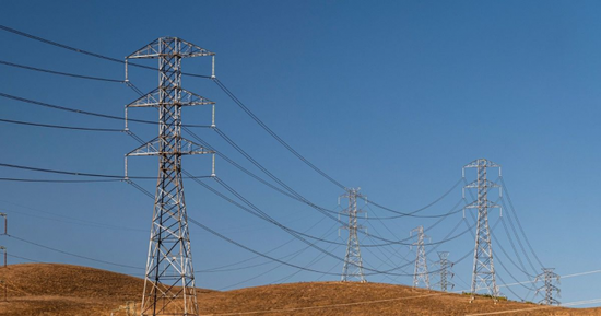 مشغل شبكات الكهرباء الأمريكية يواجه نقصًا في السعة لمراكز البيانات