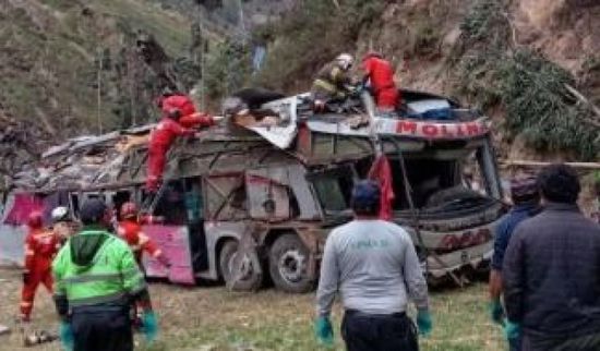 مصرع 18 شخصًا في حادث سير مروع بجبال الأنديز في البيرو