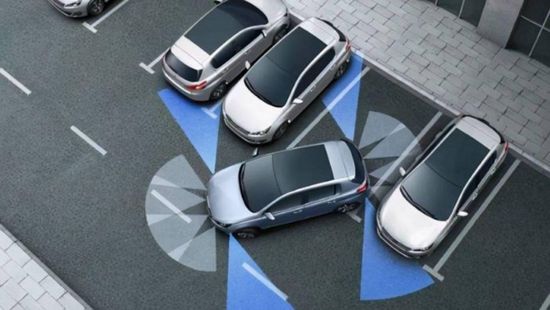 الصين تُشدد لوائح القيادة الذكية وتراقب شركات السيارات