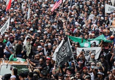 الآلاف يحتشدون في ماليزيا للمطالبة بتنحي رئيس الوزراء