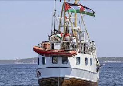 فيديو.. جنود إسرائيليون يقتحمون سفينة متجهة لغزة