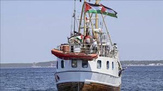 فيديو.. جنود إسرائيليون يقتحمون سفينة متجهة لغزة