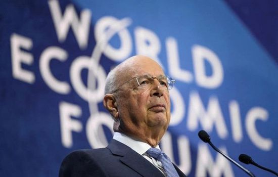 تحقيق داخلي يكشف مخالفات مالية وسلوكية لمؤسس المنتدى الاقتصادي