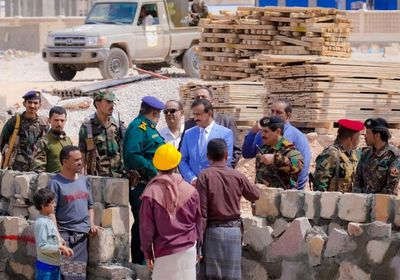 محافظ شبوة يتفقد سير مشاريع القطاع الصحي في عتق
