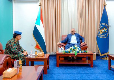 الرئيس الزُبيدي يثمن دور القوات الخاصة في حفظ الأمن والاستقرار