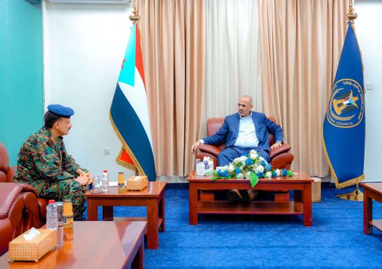 الرئيس الزُبيدي يثمن دور القوات الخاصة في حفظ الأمن والاستقرار