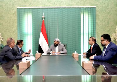 المحرّمي يبحث تحديات النهوض بشركة الخطوط الجوية