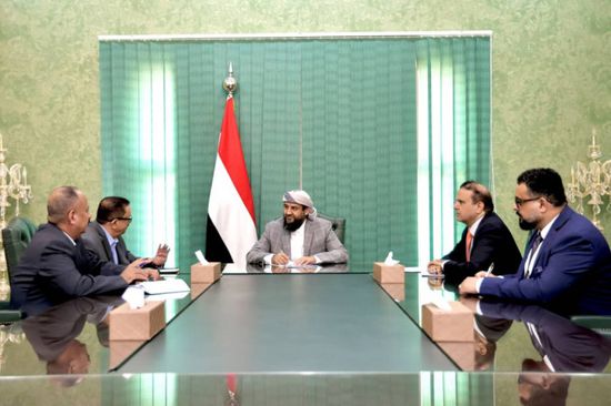 المحرّمي يبحث تحديات النهوض بشركة الخطوط الجوية