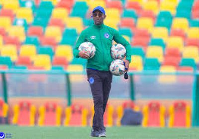 الهلال السوداني يمدد عقد مدافعه الدولي عبد الرازق لعاميين إضافيين