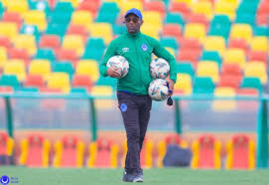 الهلال السوداني يمدد عقد مدافعه الدولي عبد الرازق لعاميين إضافيين