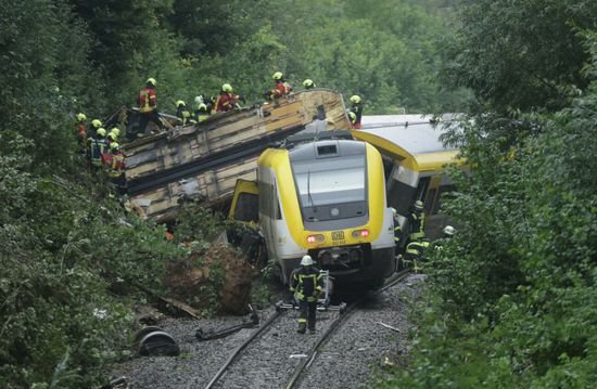    ارتفاع ضحايا خروج قطار عن مساره بألمانيا