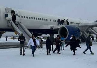 هروب ركاب من طائرة انبعث منها الدخان بأمريكا