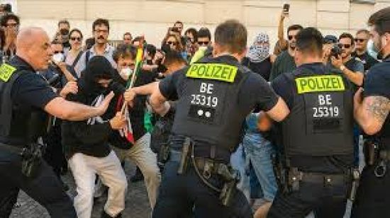 الشرطة الألمانية تعتقل 57 متظاهرًا داعمًا لفلسطين