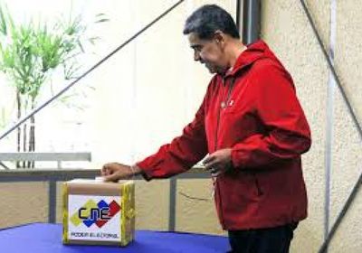 مادورو يعلن فوزًا ساحقًا لحزبه في الانتخابات البلدية في فنزويلا